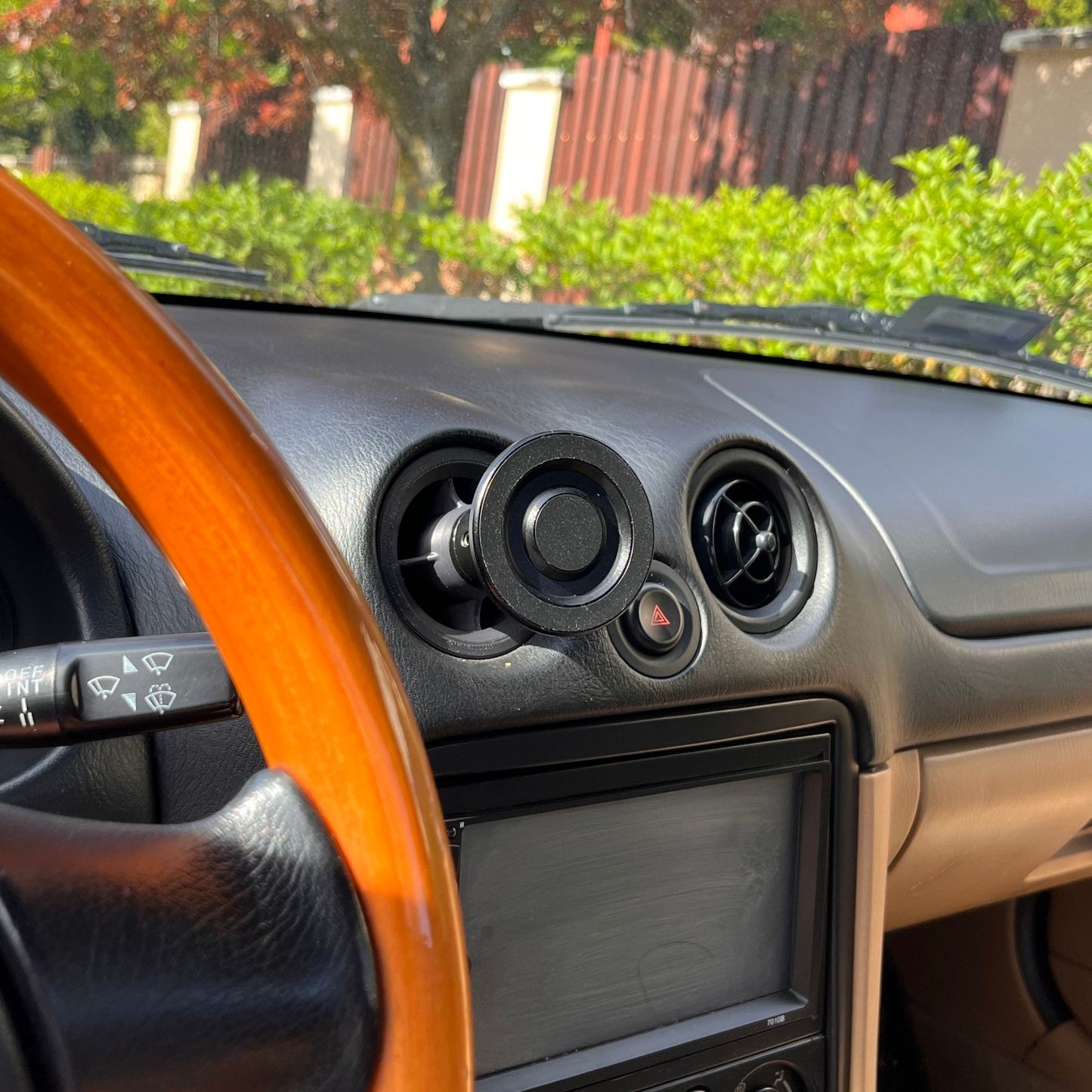 Mazda MX-5 NA/NB Magsafe Airvent Phoneholder